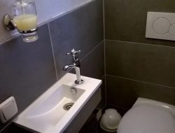 21 - TOILET
